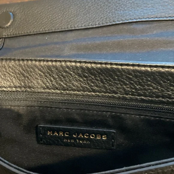Marc Jacobs pebbled leather Black Crossbody Bag with Gold Accents - Picture 4 of 5